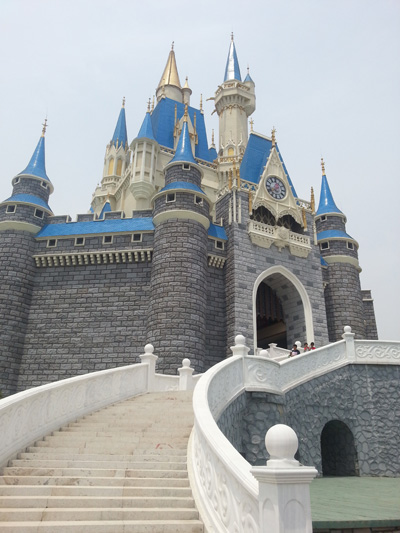 濟(jì)南泉城歐樂堡（GRC歐樂堡全貌側(cè)面）