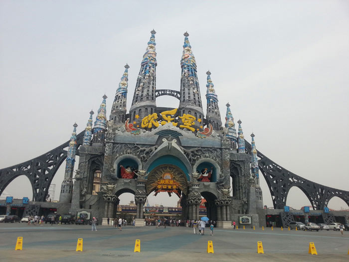 GRC構(gòu)件廠家材料制作的吊頂有哪些需要注意的？