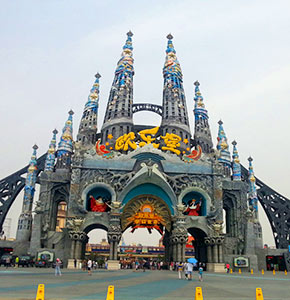 鑄銅雕塑與玻璃鋼雕塑有什么不一樣？